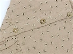 Lil Atelier nougat broderie anglaise kjole